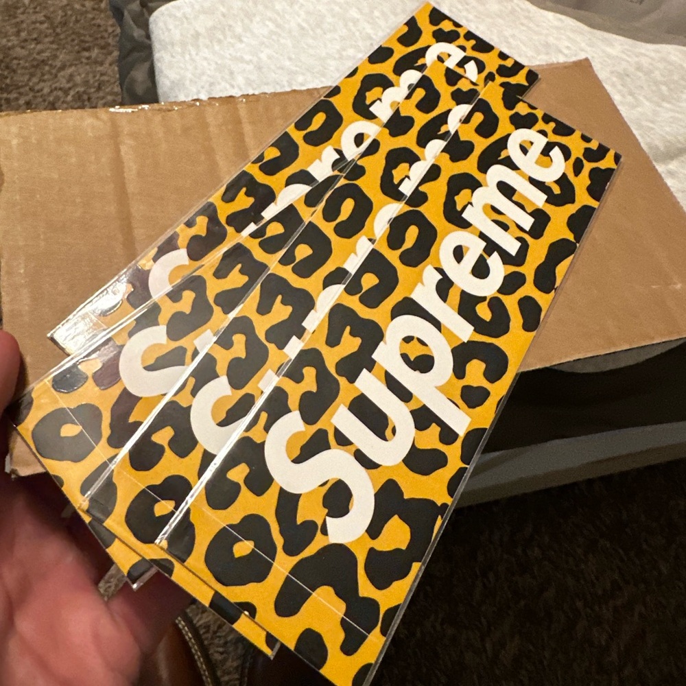 Supreme Shanghai Box Logo
